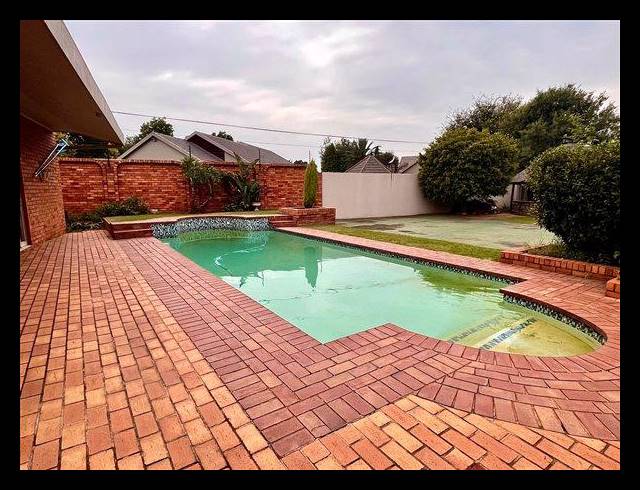 4 BEDROOM HOUSE FOR SALE IN ASTON MANOR